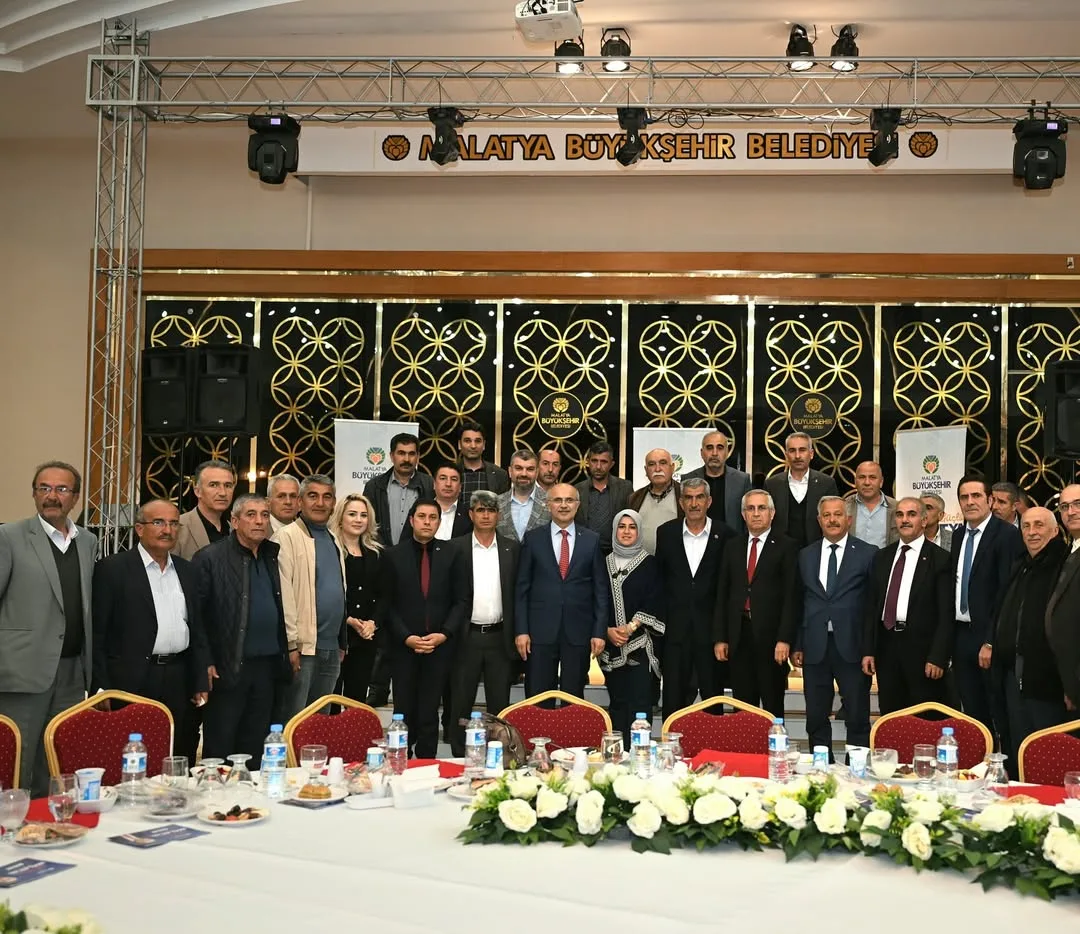BAŞKAN ER İFTARDA MUHTARLARI AĞIRLADI