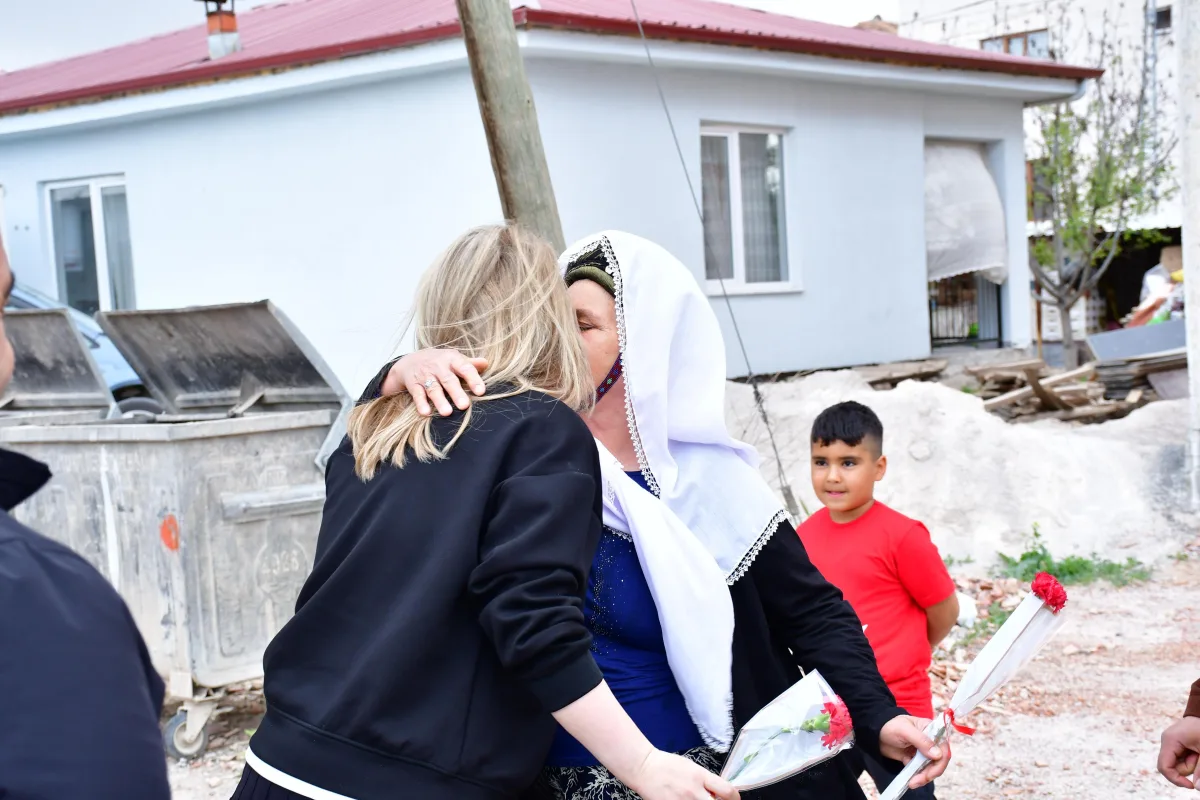 Anneler Gününde Anlamlı Ziyaret