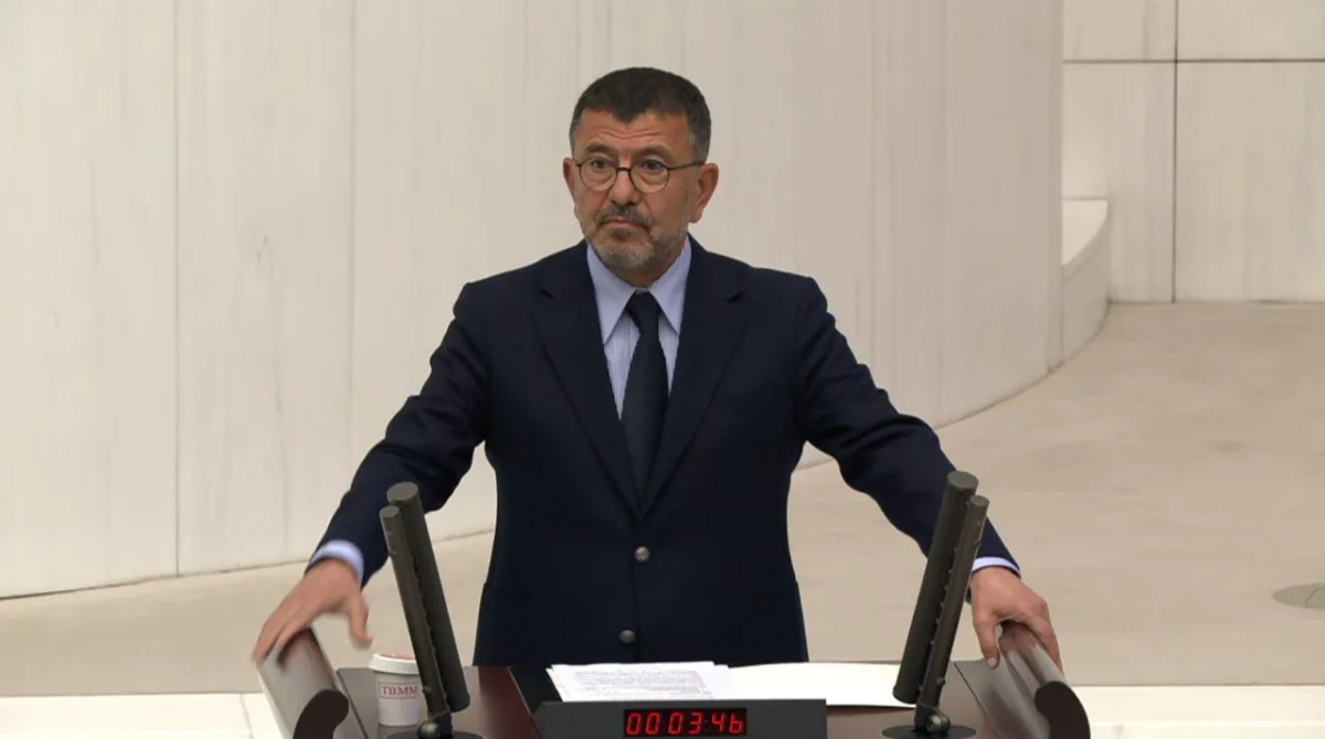“BİR AY GEÇTİ , BEŞ KURUŞ PARA VERİLMEDİ”
