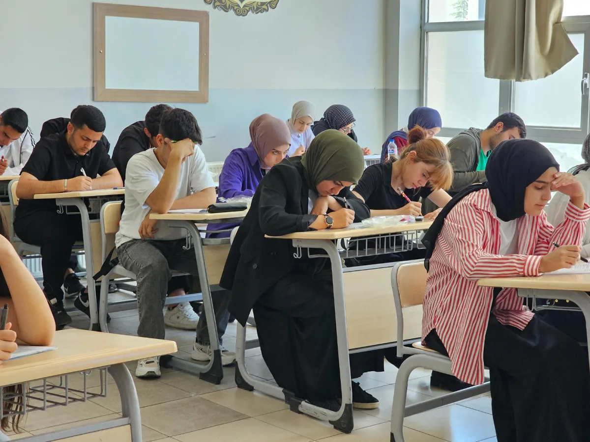 “BÜYÜKŞEHİR BELEDİYESİ ÖĞRENCİLERİN YANINDA OLMAYI SÜRDÜRÜYOR”