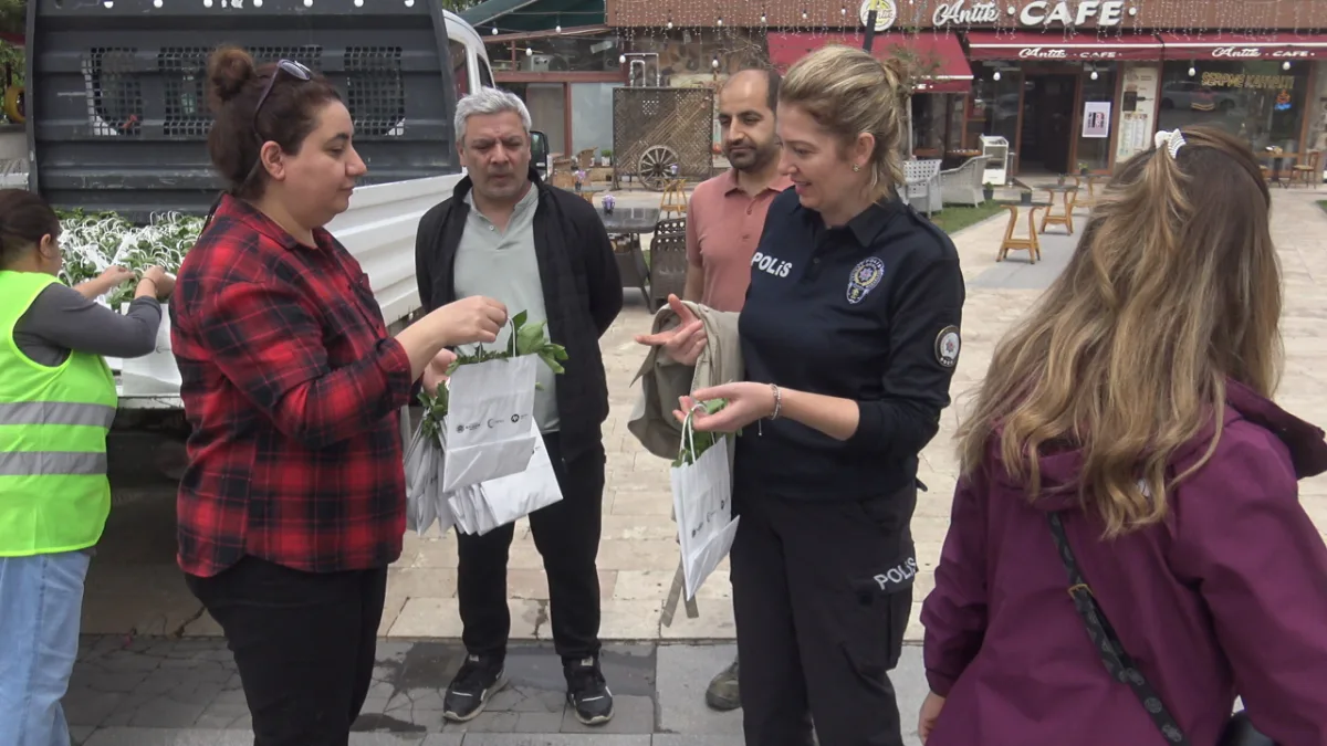 BİNLERCE SEBZE FİDESİ DAKİKALAR İÇİNDE TÜKENDİ