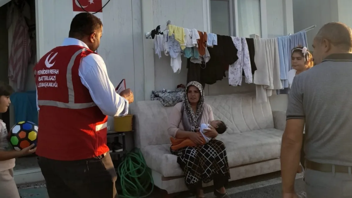 Başkan Çolakoğlu, Konteyner Kenti Ziyaret Etti