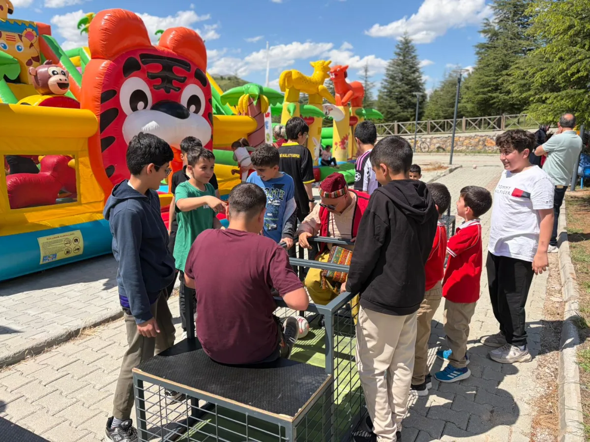 Playland Eğlence Tırı Doğanşehirli Çocuklara Unutulmaz Bir Gün Yaşattı