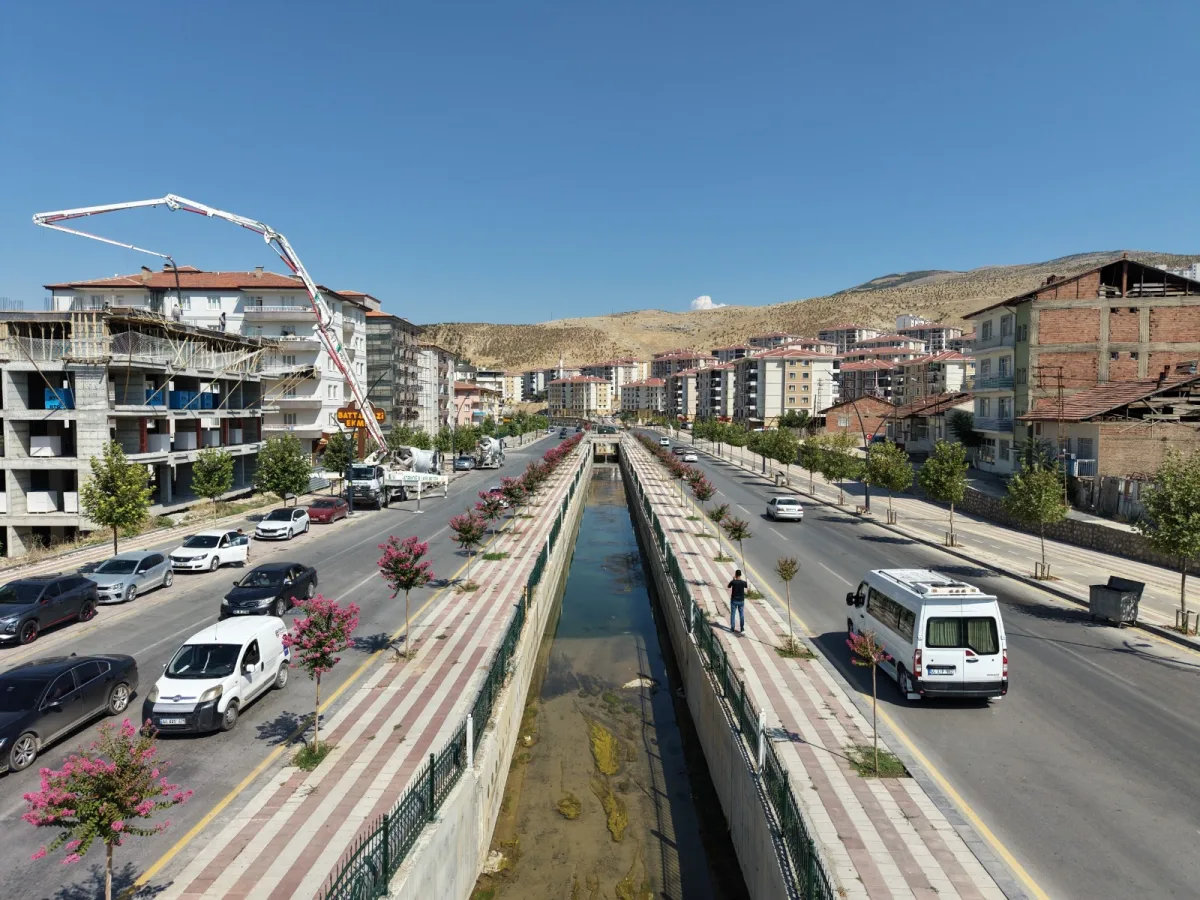 BÜYÜKŞEHİR BELEDİYESİNDEN YEŞİL ALAN VE PEYZAJ ÇALIŞMASI