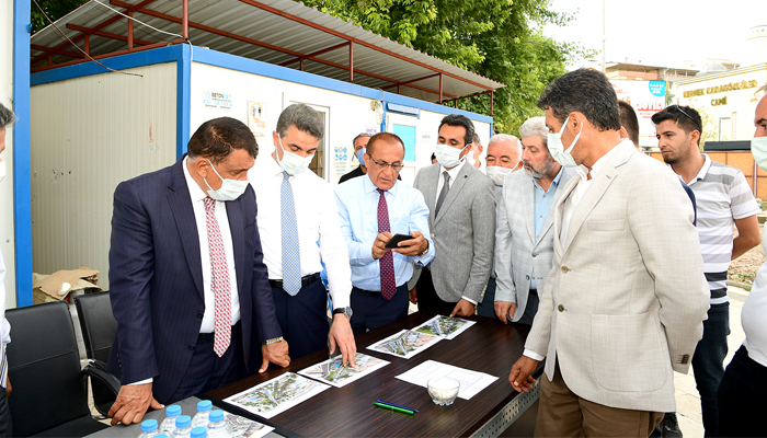 BAŞKAN GÜRKAN VE VALİ BARUŞ KERNEK MEYDANI’NDA İNCELEMEDE BULUNDU