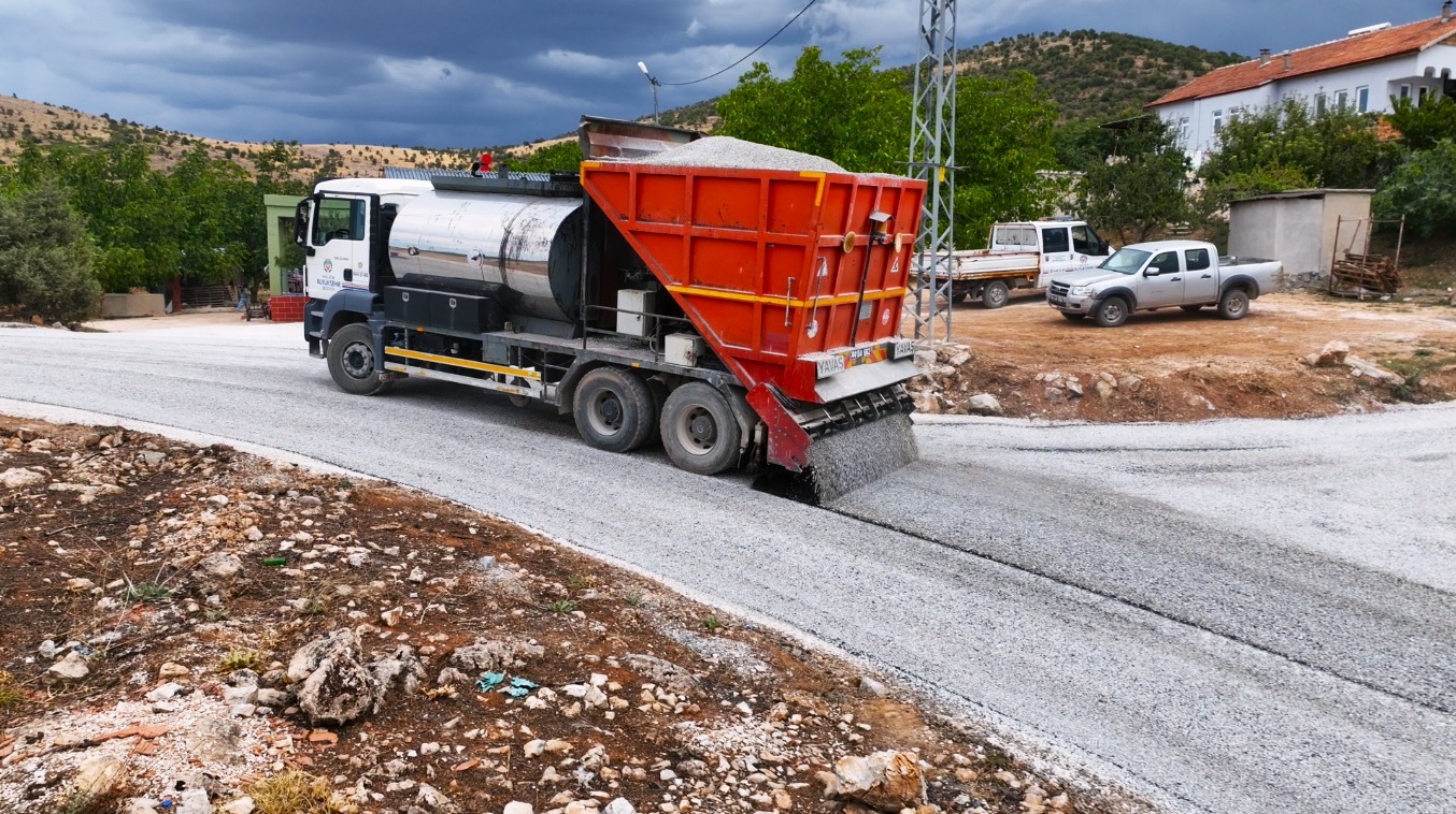 BÜYÜKŞEHİR BELEDİYESİ GÖZENE MAHALLESİ’NDE YOL ÇALIŞMALARINA BAŞLADI