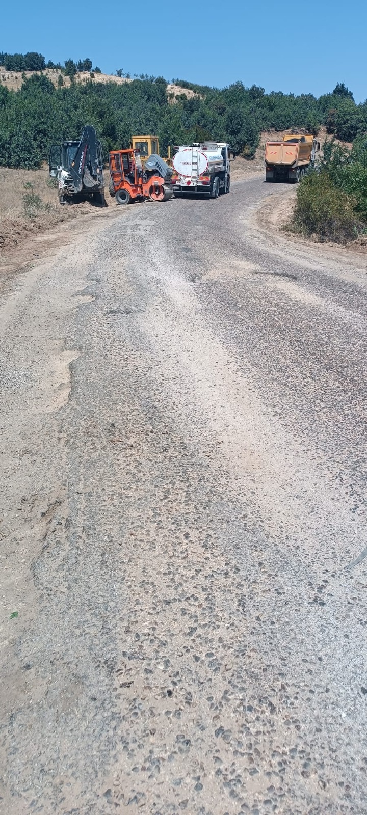 BÜYÜKŞEHİR BELEDİYESİ HEKİMHAN’DA  YOL ÇALIŞMALARINI SÜRDÜRÜYOR