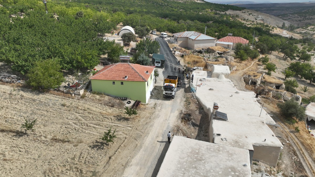 Büyükşehir Belediyesi Kırsaldaki Yol Ağlarını Güçlendiriyor