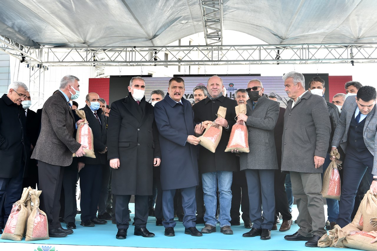 Çiftçilere Buğday ve Arpa Tohumu Dağıtımı Yapıldı