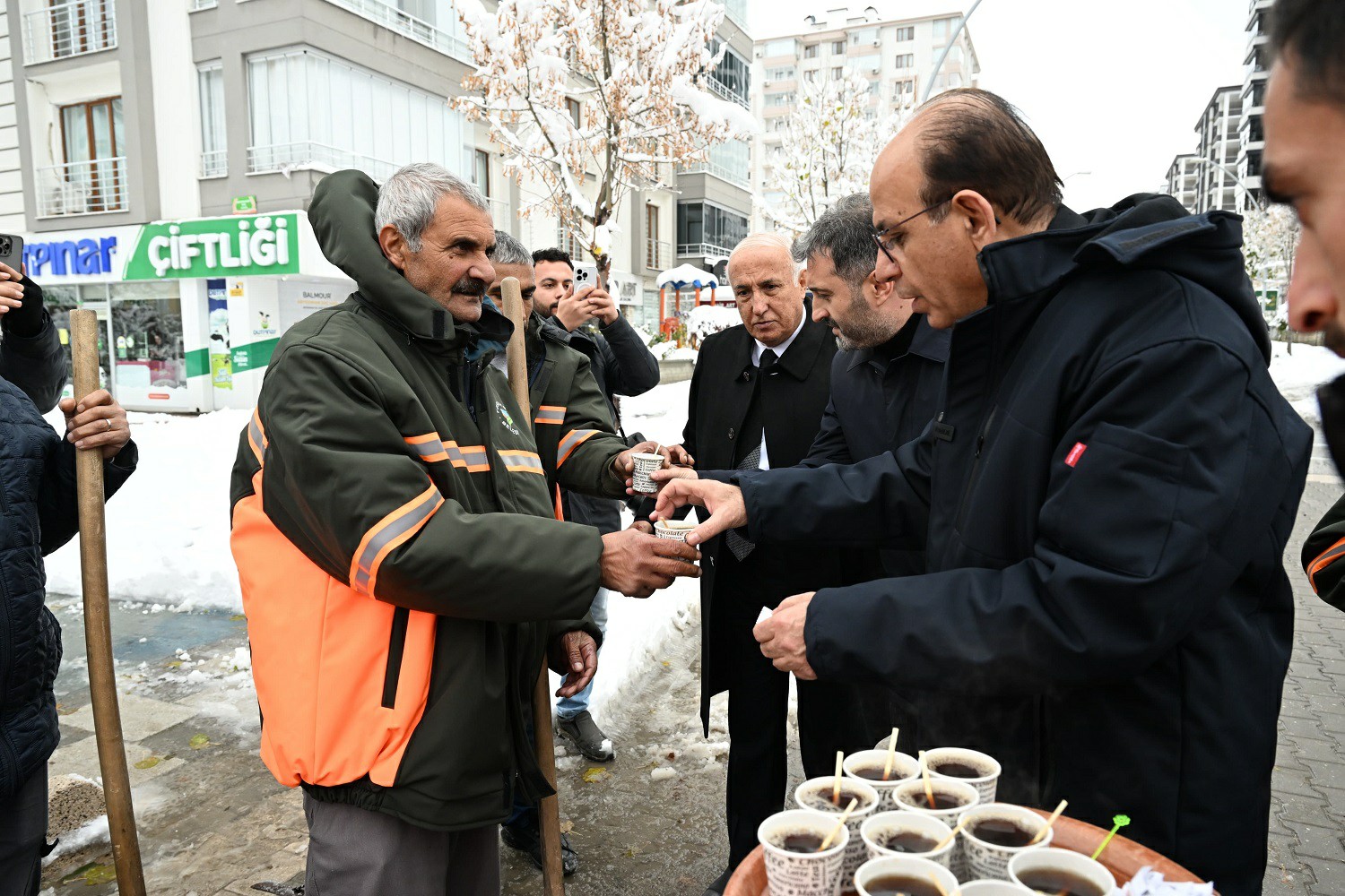 Ekiplerimiz Büyük Bir Fedakarlıkla Çalışıyor