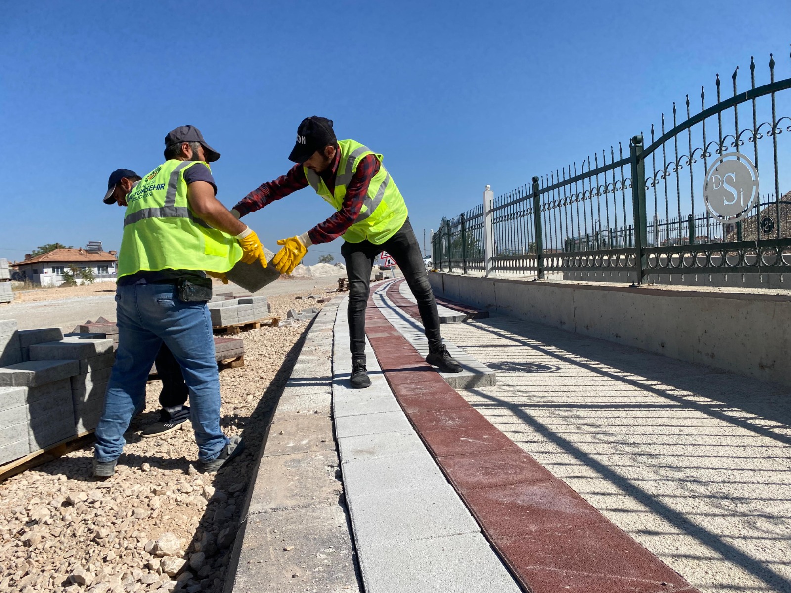 GÜNEY KUŞAK YOLU’NDA ÇALIŞMALAR DEVAM EDİYOR