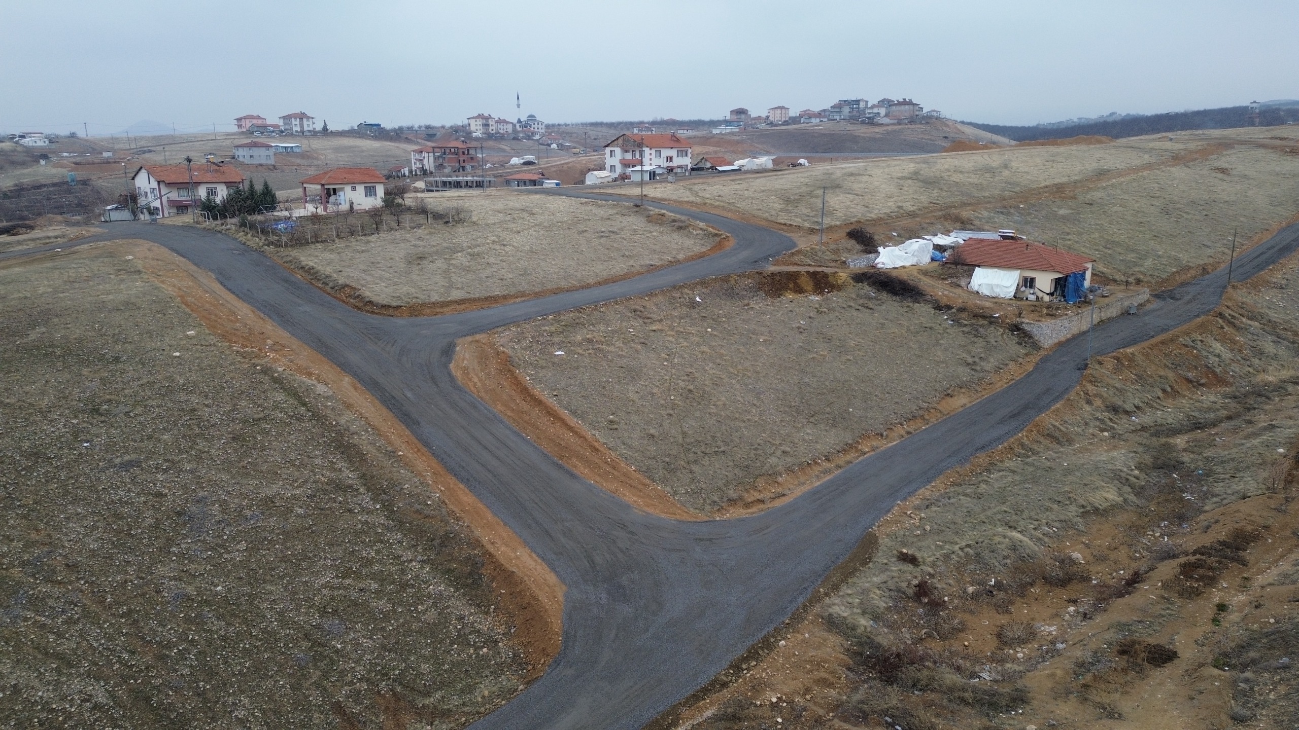 Kıraç Mahallesi'nde Yol Çalışmaları Tamamlandı