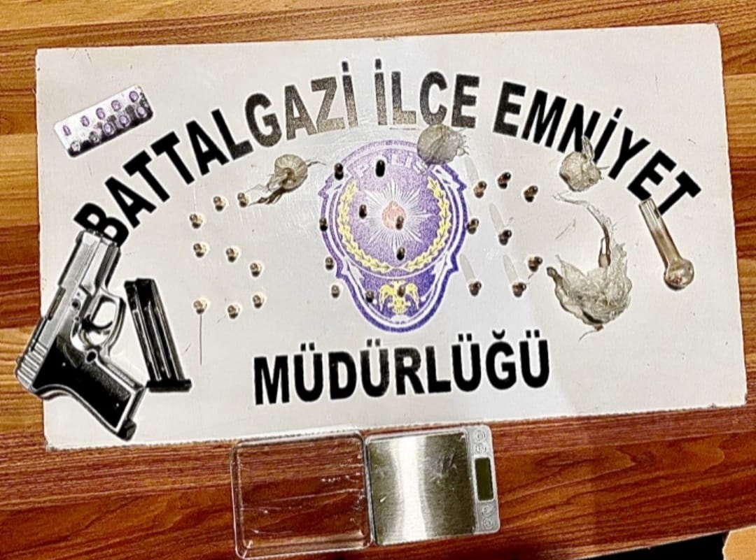 Torbacılar Uyuşturucu Madde ile Yakalandı