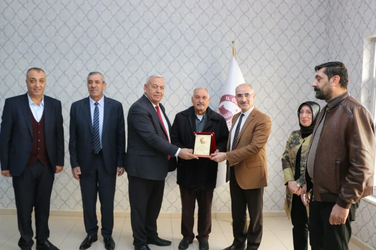 Elazığ İl Özel İdaresi’nden Emekli Olan Personellere Plaket