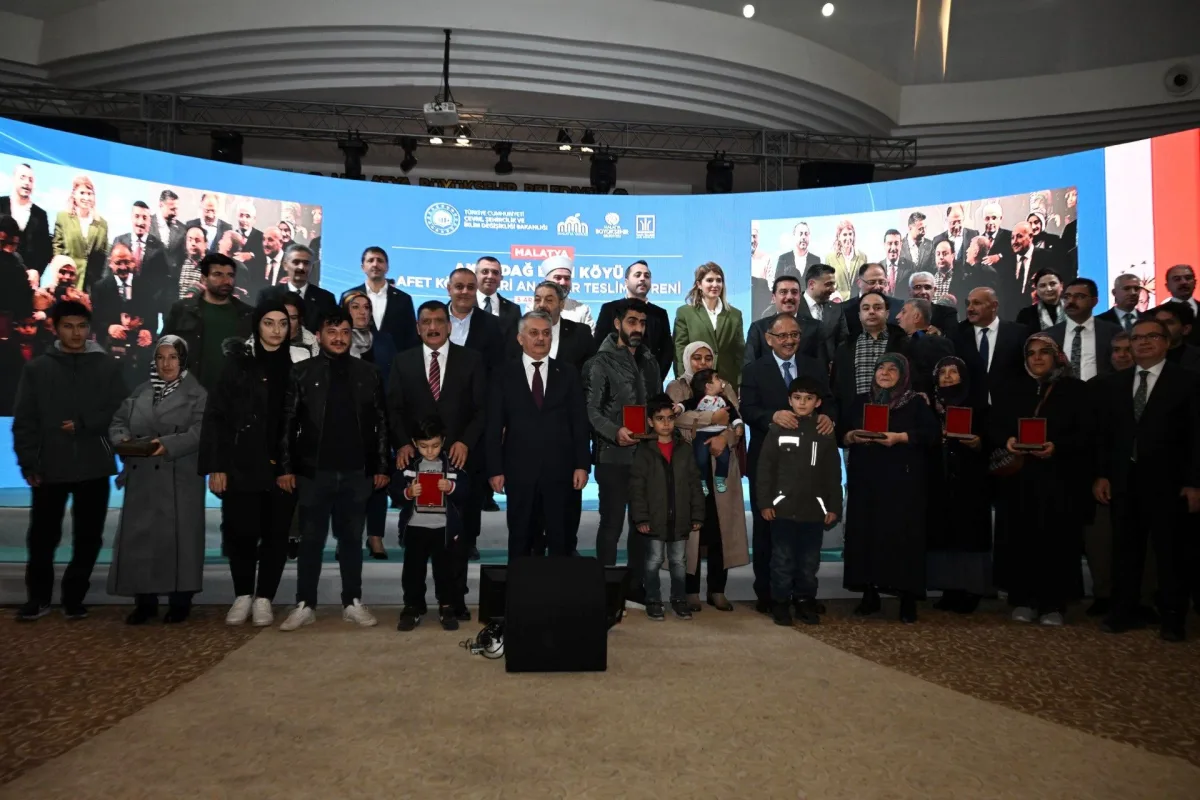 Afet Köy Evlerinin Anahtarları Sahiplerine Teslim Edilmeye Başlandı