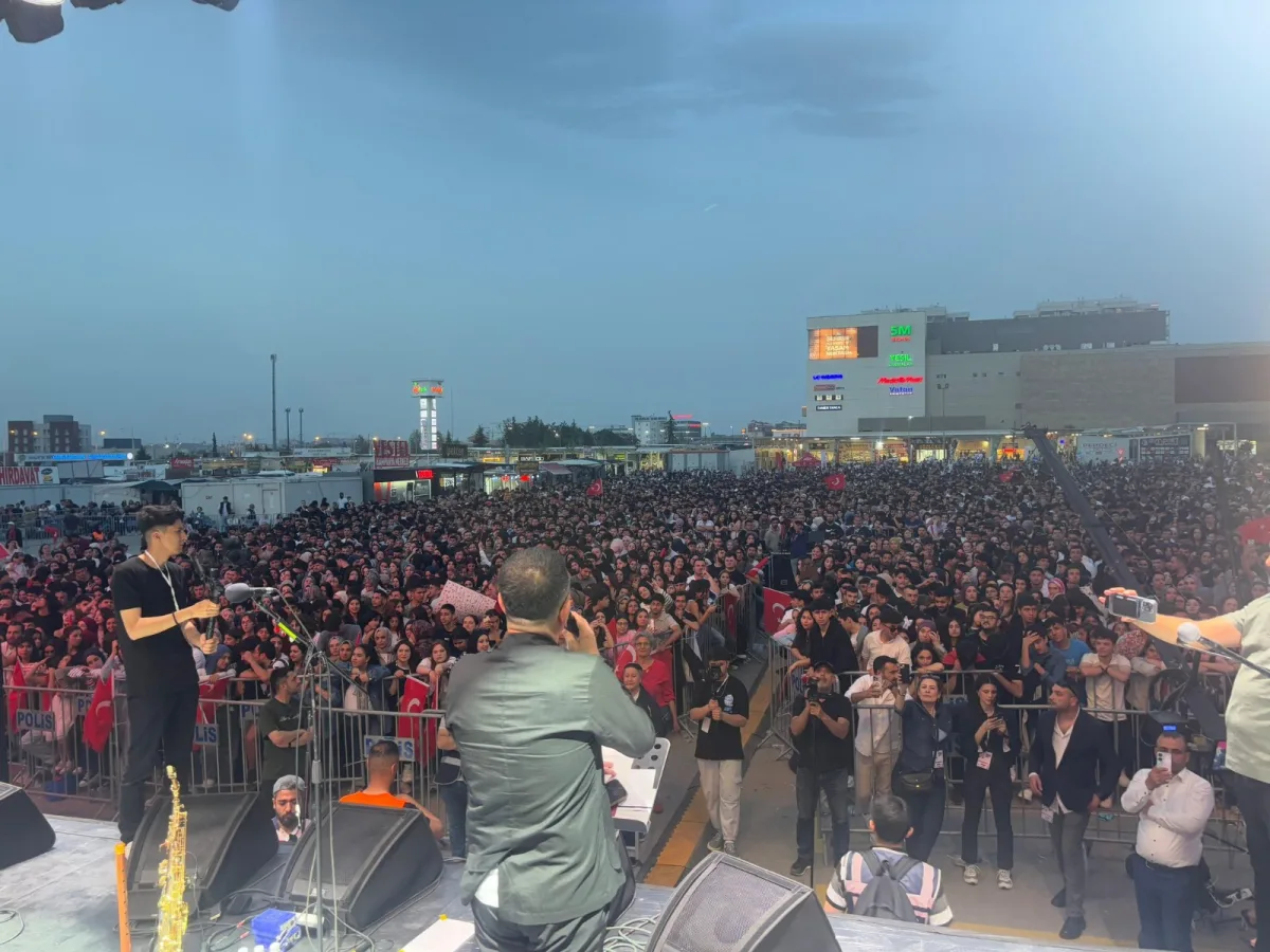 PİNHANİ GENÇLERİ COŞTURDU