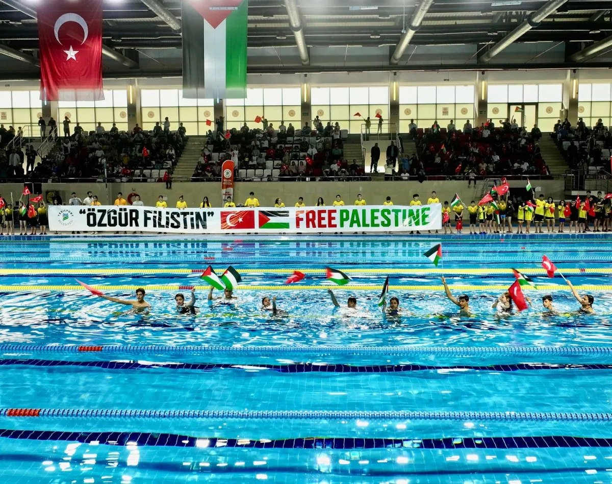 Kulaçlar GAZZE İçin Atıldı