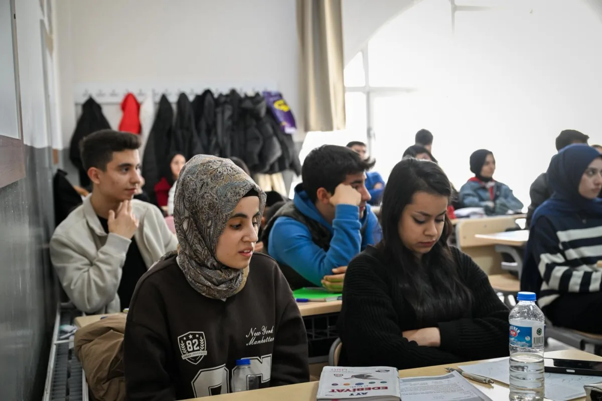 Büyükşehir Belediyesi Ücretsiz Kurslarına Katılan Kardeşler, Akademik Başarı Bekliyor