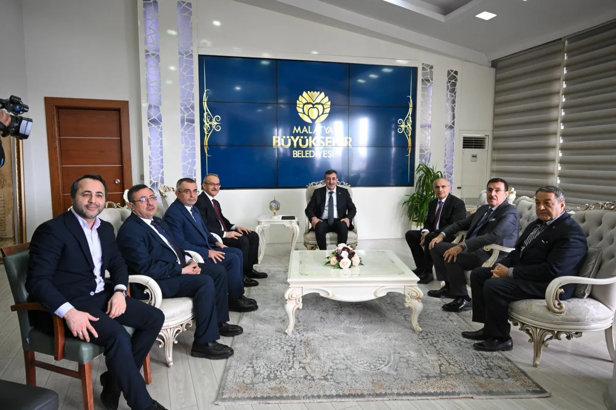 CUMHURBAŞKANI YARDIMCISI CEVDET YILMAZ BAŞKAN ER'İ TEBRİK ETTİ