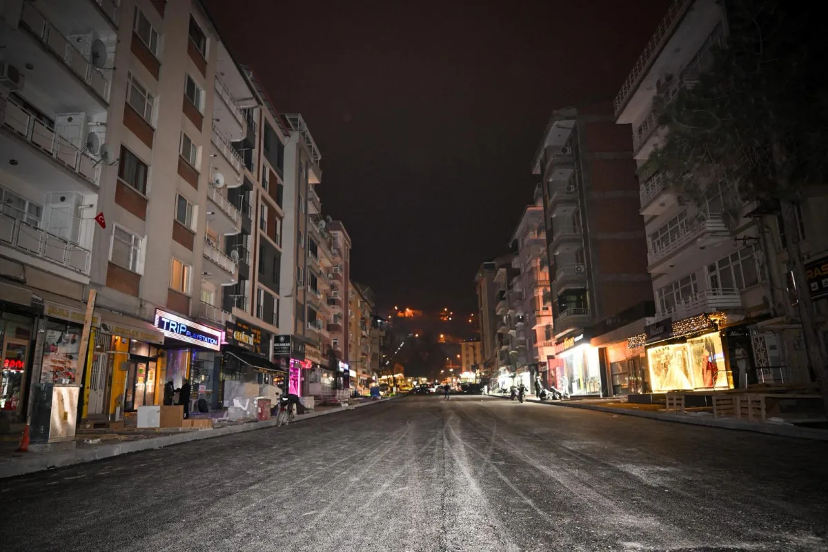 İnönü Caddesi Yeniden Trafiğe Açıldı, Fuzuli Caddesi de Asfaltlanıyor