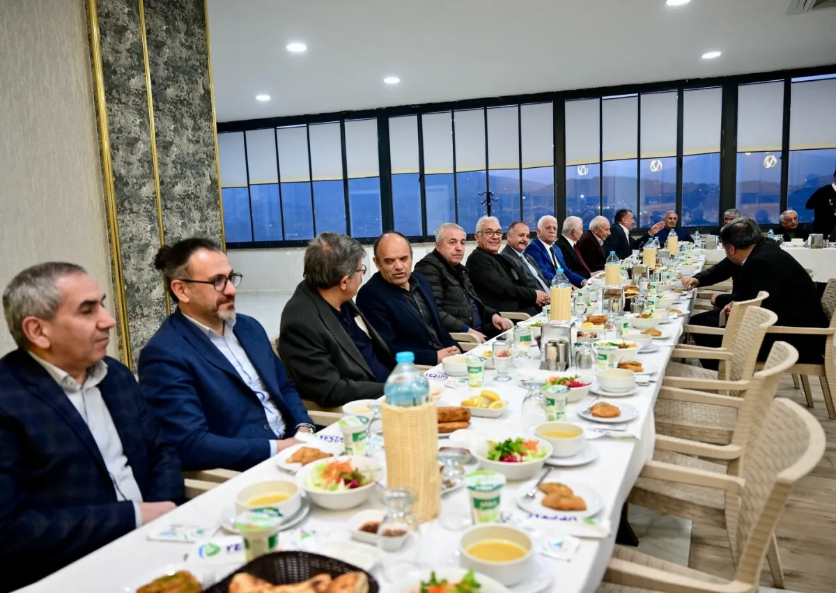 Başkan Geçit, Belediye Meclis Üyeleriyle 'VEFA' İftarında Buluştu