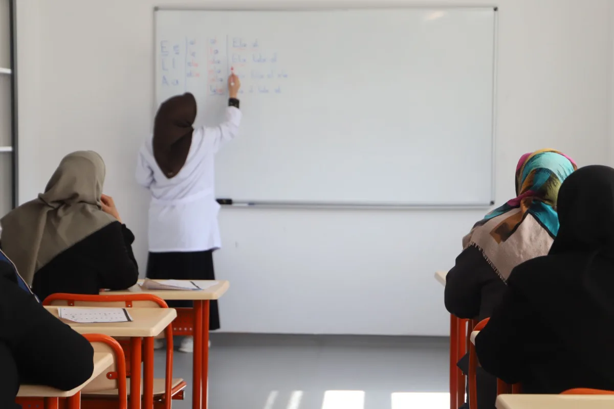 Battalgazi'de Yaşlı Vatandaşlara Okuma Yazma Desteği