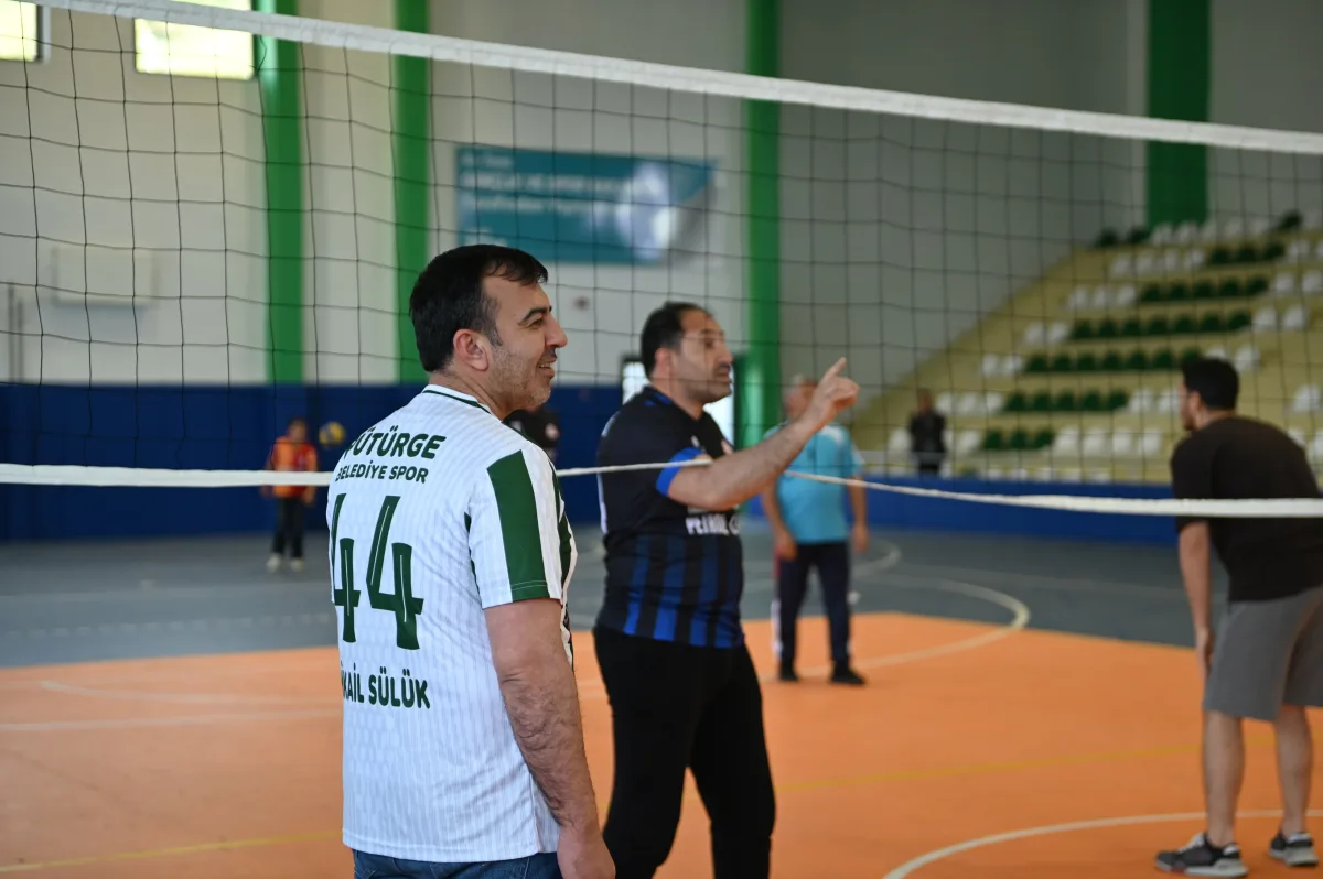 Başkan Mikail Sülük, Kurumlar Arası Voleybol Müsabakasında Forma Giydi