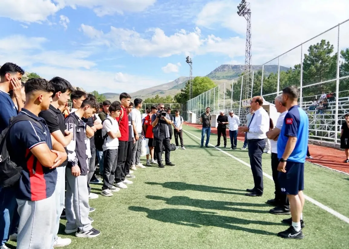Başkan Geçit, Yeşilyurtspor'un Alt Yapı Seçmelerini Takip Etti