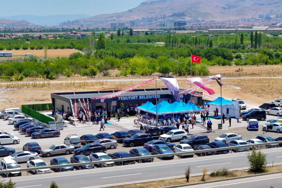 Yeşilyurt Belediyesi Bir Taziye Evi Daha Hizmete Sundu
