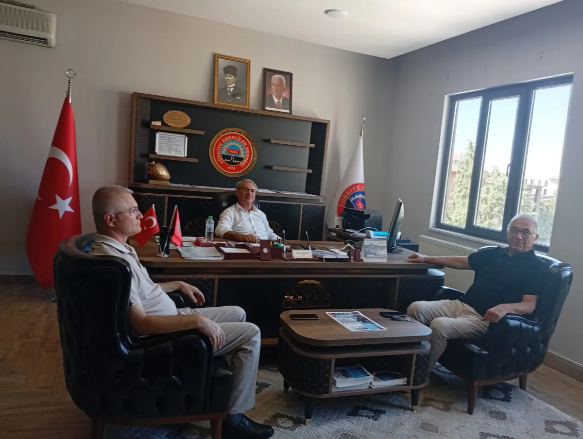 CHP Yeşilyurt Belediye Meclis Üyesi Hurşit Kuşçu'dan Türkiye Emekliler Derneği'ne Ziyaret